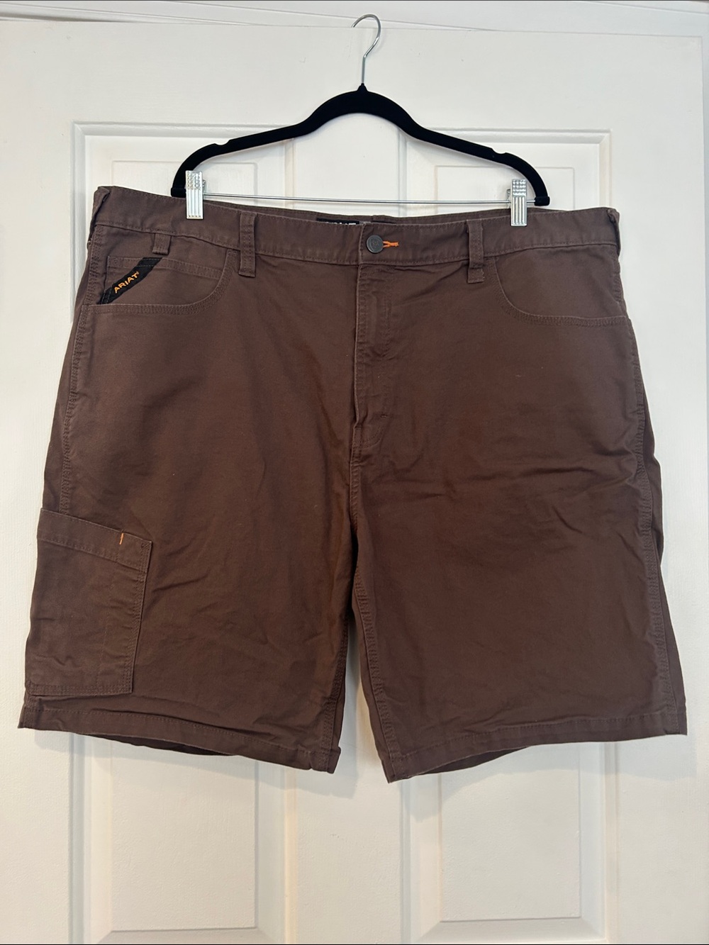 Ariat Men's Dark Brown Cargo Shorts NWOT Size 42